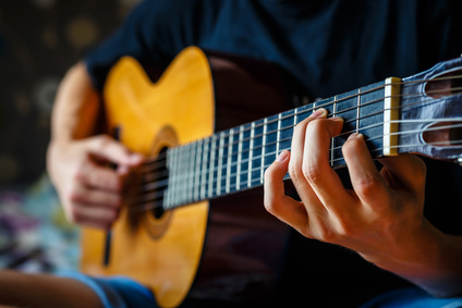 Cours de Guitare pour les adultes à Paris et Levallois-Perret